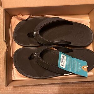 OluKai Ho'opio Sandals in Black